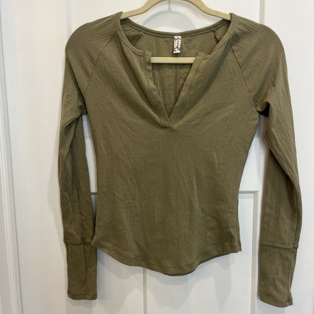Free People Sage Green Ribbed Notched V-Neck Long Sleeve Thermal Top Size Medium